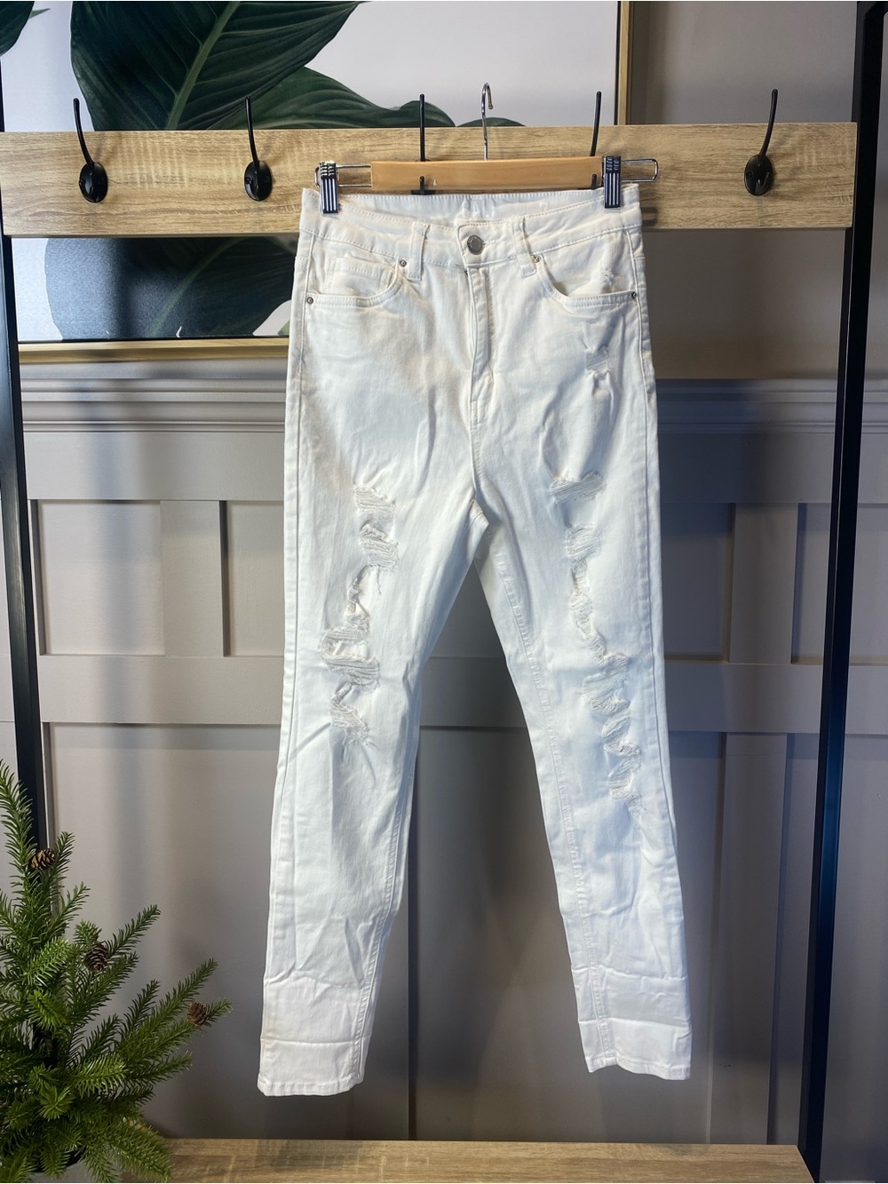 Cali White Distressed Skinny Jeans Size 7